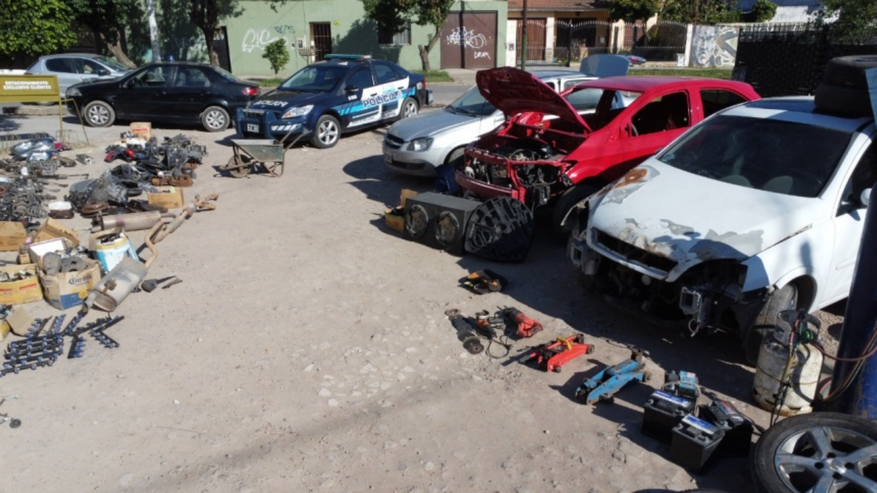 Agentes federales de la División Delitos Contra el Automotor, incautaron gran cantidad de autopartes de vehículos de origen desconocido por un monto aproximado a los 30 millones de pesos, en la zona Sur del conurbano bonaerense.