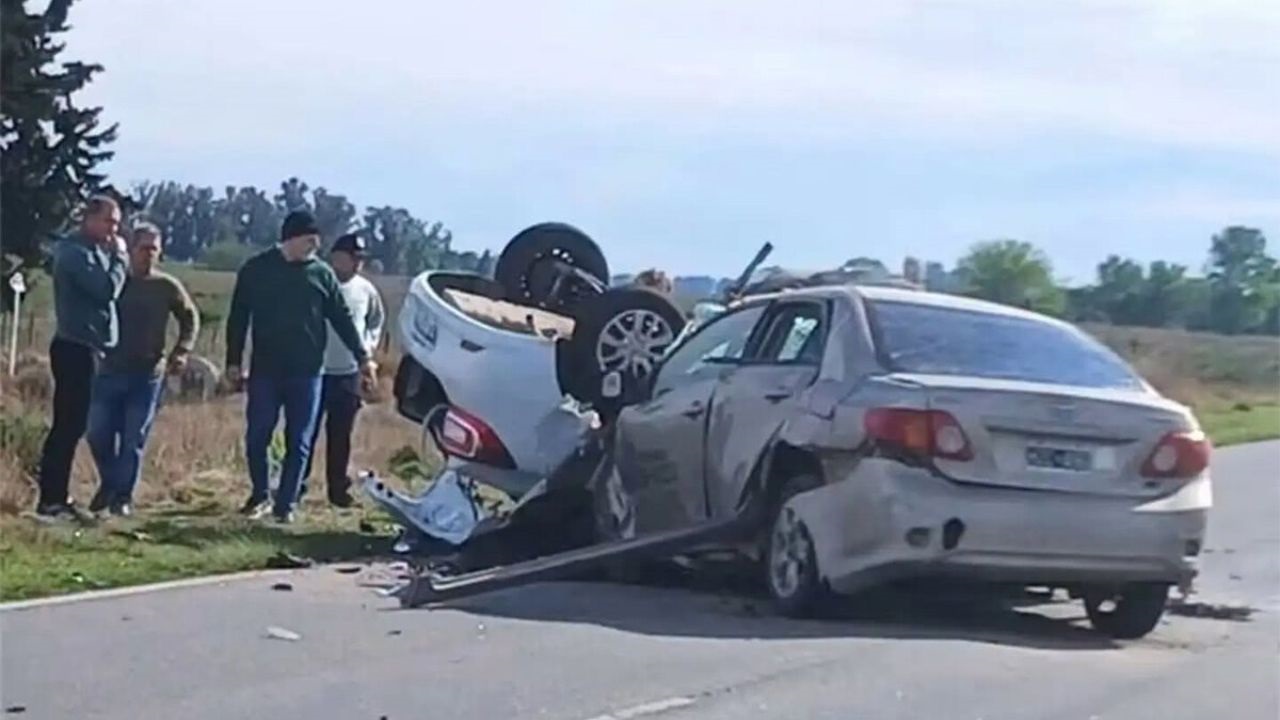 Dos autos chocaron de frente a la altura del kilómetro 319.