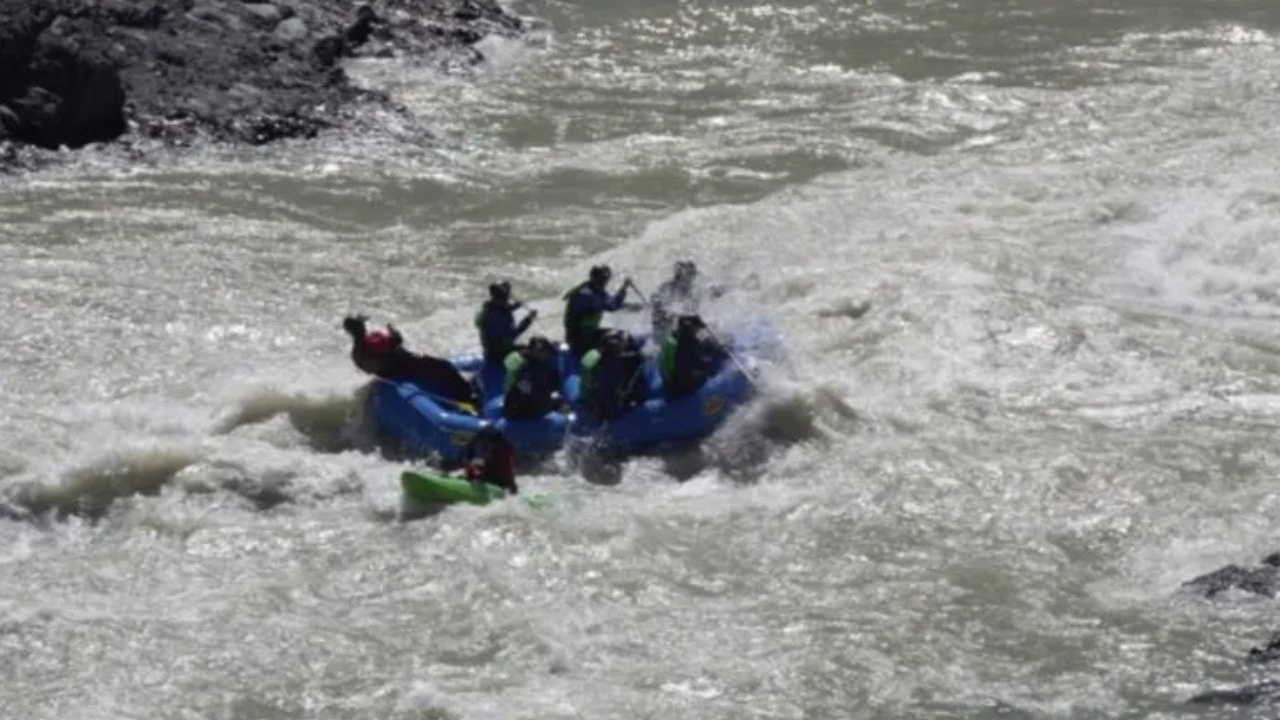 Ocurrió este viernes en el Río de las Vueltas, en la provincia de Santa Cruz, donde hacían rafting. Todo el contingente era de la India.