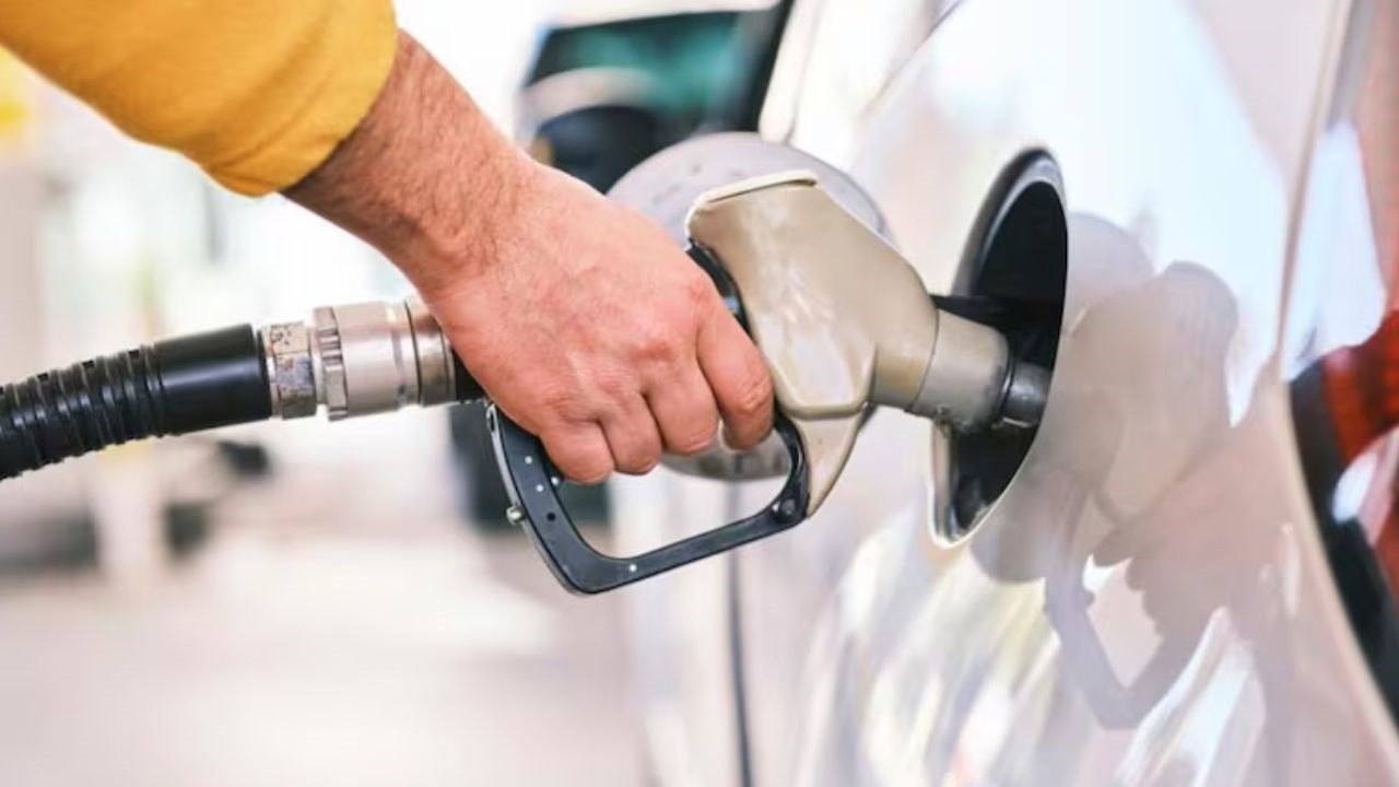 En 2022, un playero cargó por error nafta en un Renault Clio diésel y provocó que el motor quedara inutilizado a pocos metros del surtidor. Lejos de asumir el costo de la reparación o buscar un acuerdo, la empresa rechazó toda responsabilidad y no se presentó a la mediación obligatoria.