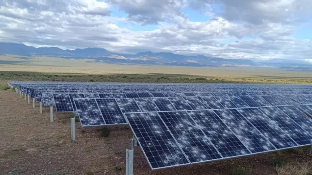 Tres parques solares sufrieron daños por el granizo del lunes en Ullum, en un evento inédito. Las causas que analizan en el EPSE y qué harán.