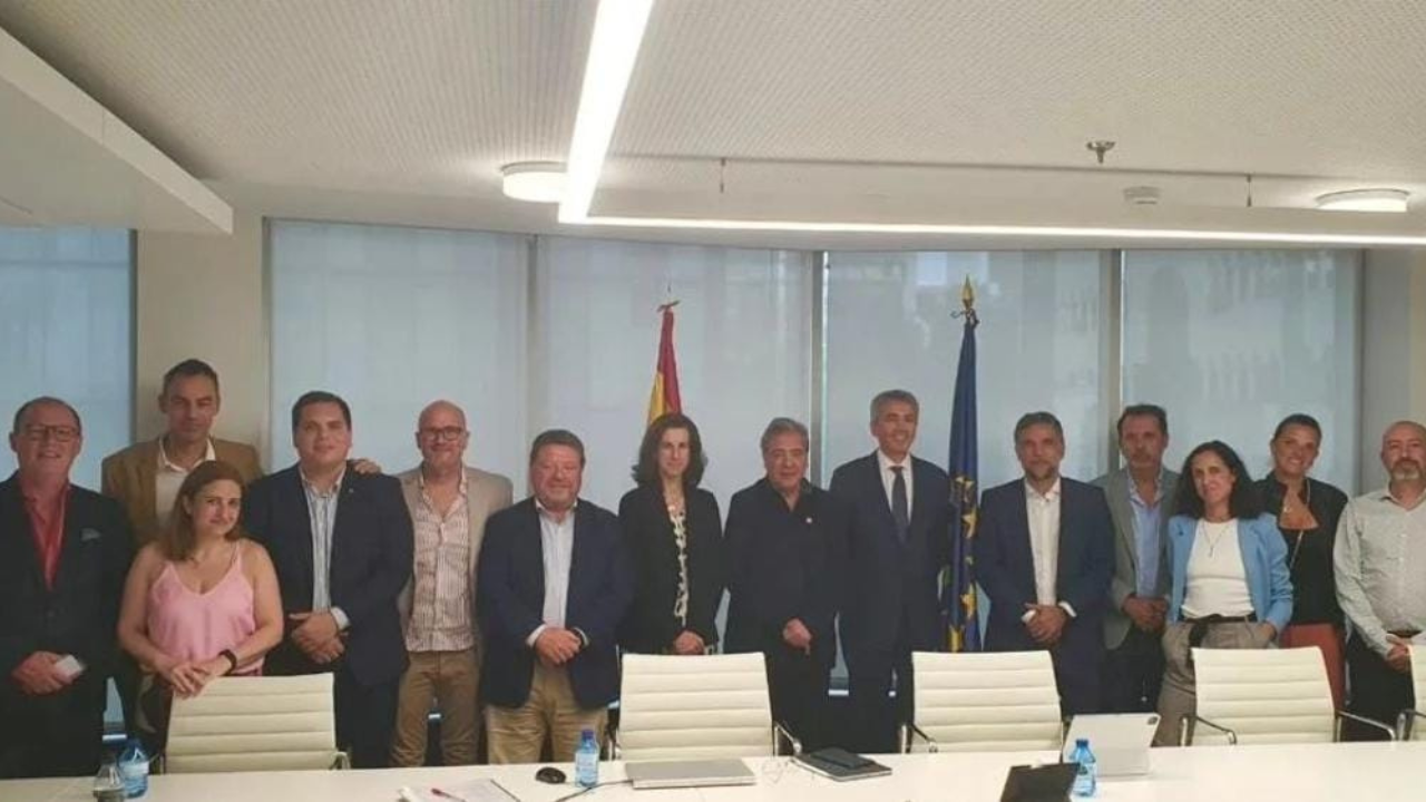 El presidente de AAPAS, Sebastián Del Brutto, junto a la comitiva de PAS que viajaron a España dialogaron con la Dirección General de Seguros y Fondo de Pensiones y Distribución donde acercaron posiciones para elaborar un acuerdo de homologación de matrículas de Productor de Seguros para poder operar en España...