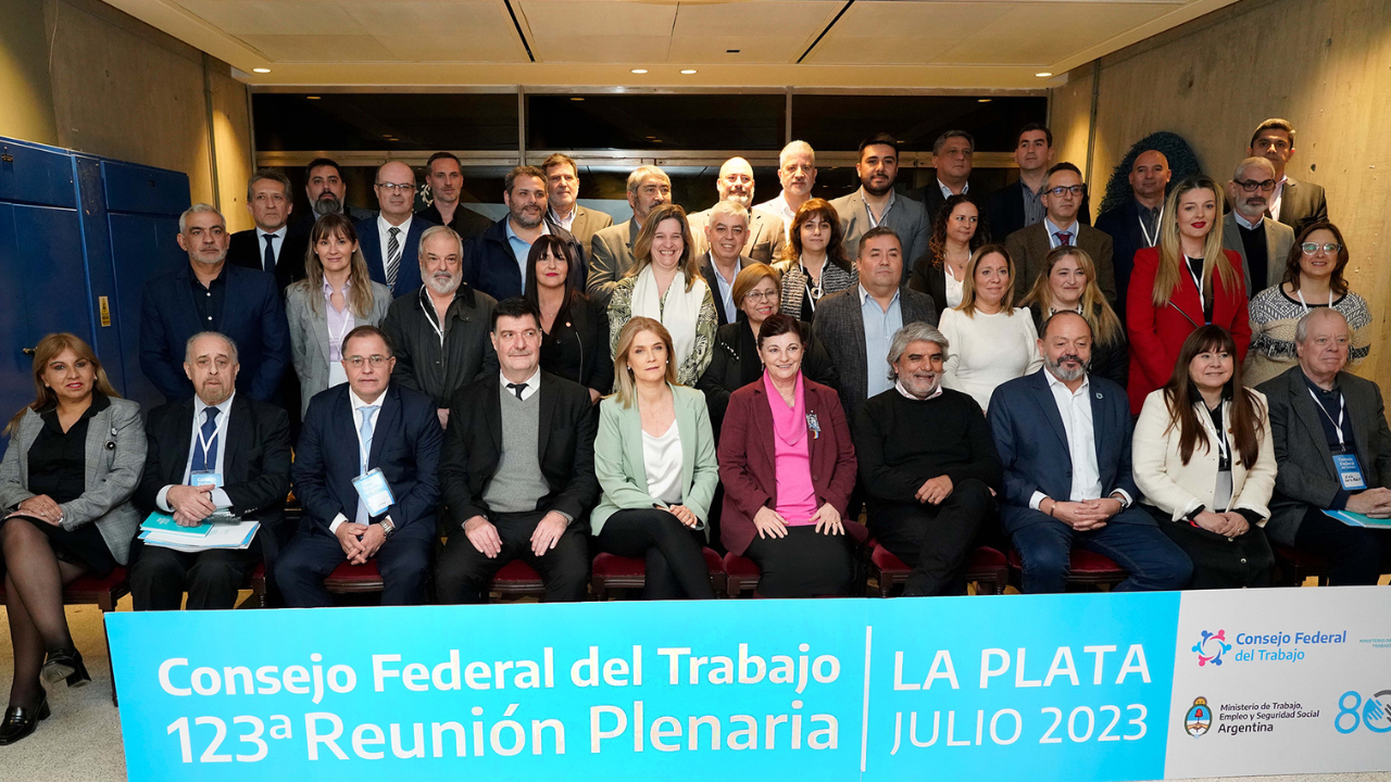 El plenario, que se desarrolla del 6 al 7 de julio en La Plata, reúne a ministros, ministras, secretarios y secretarias de Trabajo de todo el país, y cuenta con comisiones técnicas que repasan lo actuado en materia laboral.