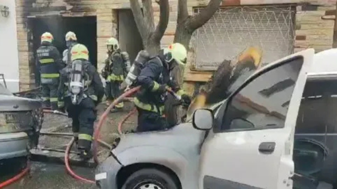 El siniestro fue en Moreto al 600 y dos mujeres quedaron con quemaduras e intoxicadas por el humo.