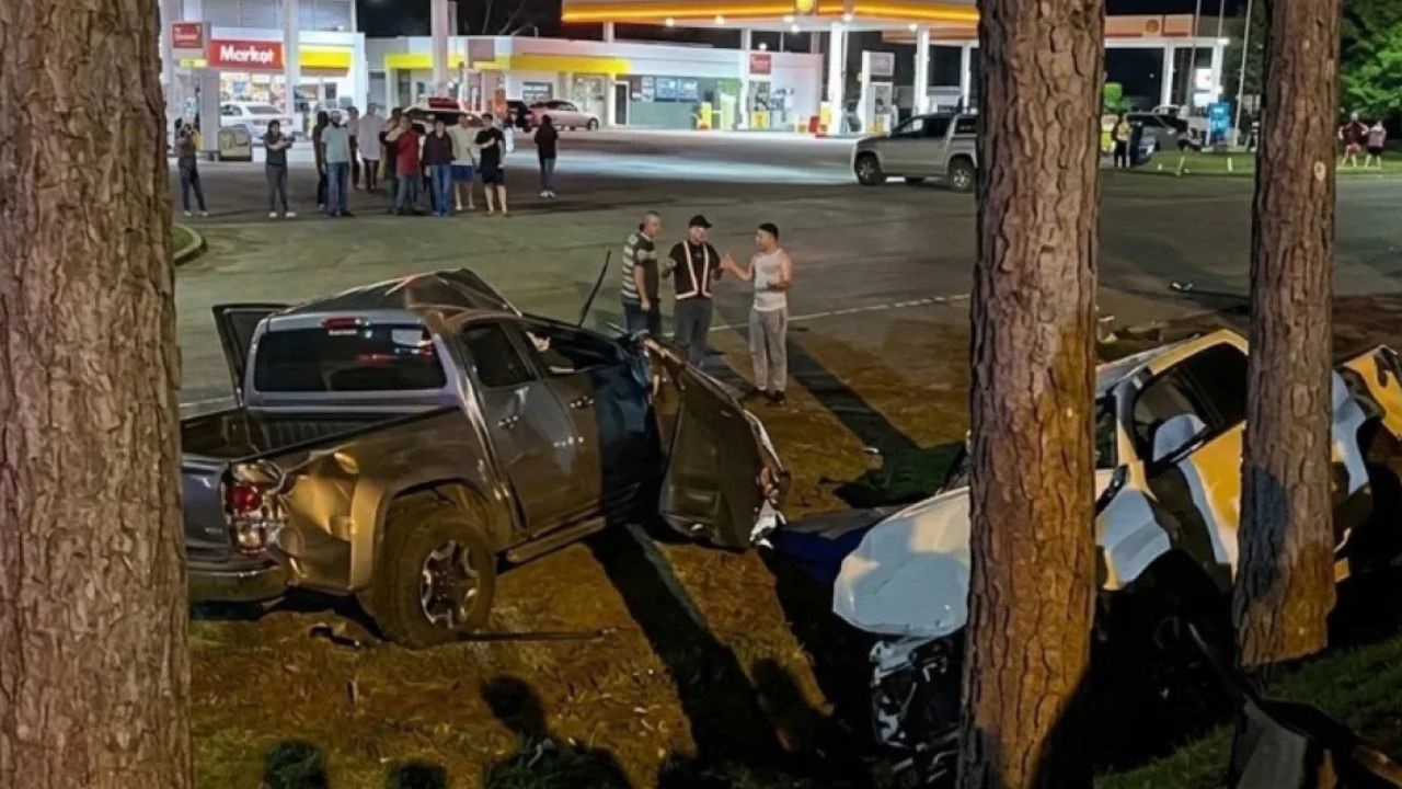 El siniestro ocurrió cerca de la medianoche. Las víctimas tenían 14 y 18 años. Otras cinco personas resultaron heridas, varias de ellas de gravedad.