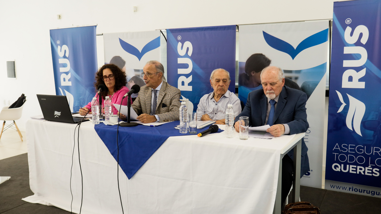 Ayer miércoles 9 de octubre y de forma híbrida, presencial y virtual, se realizó la sexagésima segunda Asamblea General Ordinaria de Río Uruguay Seguros.