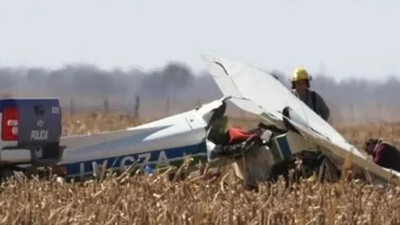 Murieron los dos tripulantes al estrellarse la avioneta en un evento de Bell Ville. La fiscalía busca establecer las causas de la tragedia.