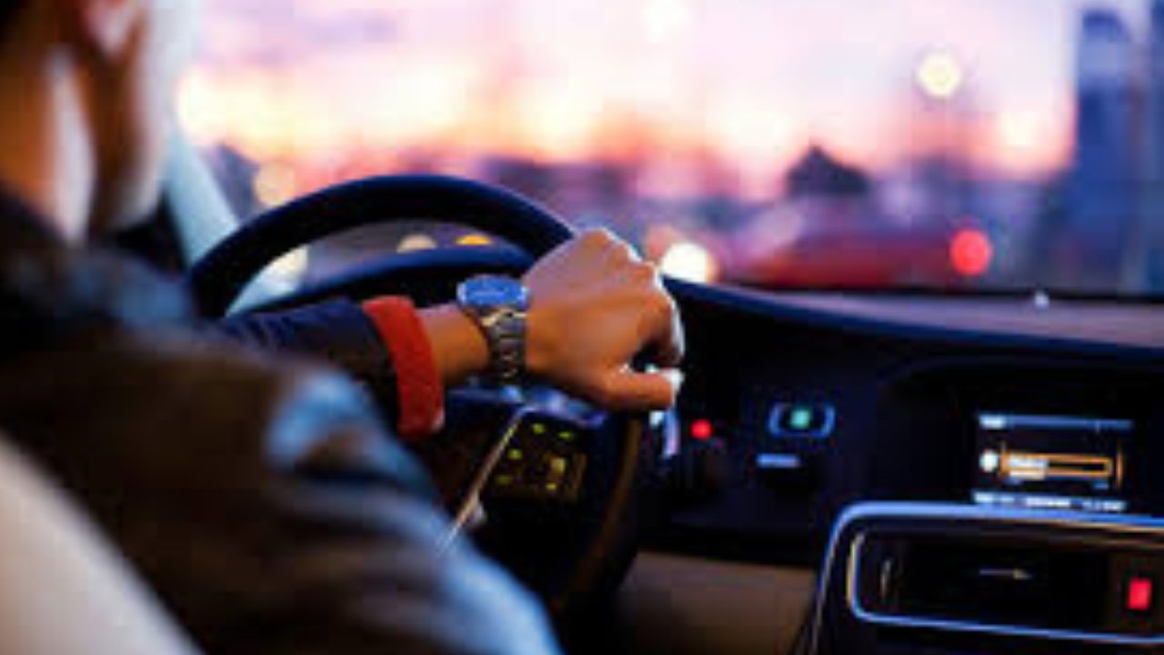 En el marco del Día Nacional de la Seguridad Vial, especialistas advierten que el exceso de confianza al volante puede derivar en distracciones, maniobras riesgosas.
