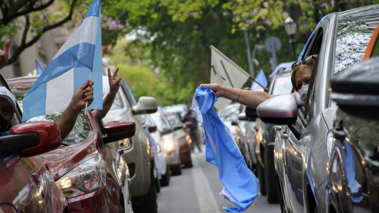 Para evitar que las celebraciones se empañen, la aseguradora, promueve pautas de convivencia vial destinadas a cuidar a las familias.