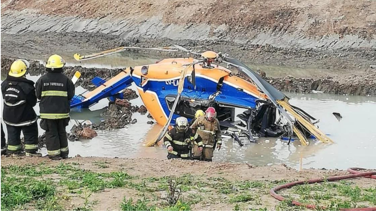 Los tripulantes fueron rescatados con vida; tres permanecen internados. La aeronave pertenece a la firma "Helicópteros Marinos SA".