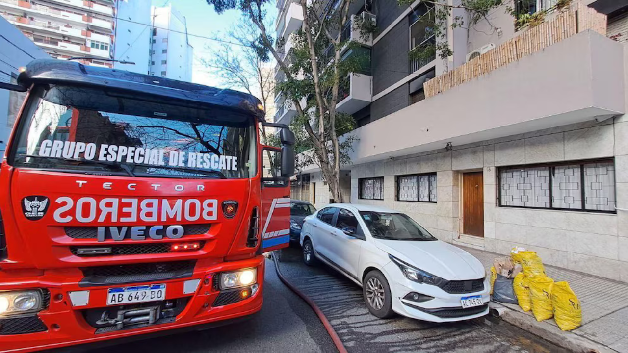 Ocurrió en Yatay y Rivadavia, en la Ciudad de Buenos Aires. La víctima falleció en el lugar, antes de que llegaran los bomberos.