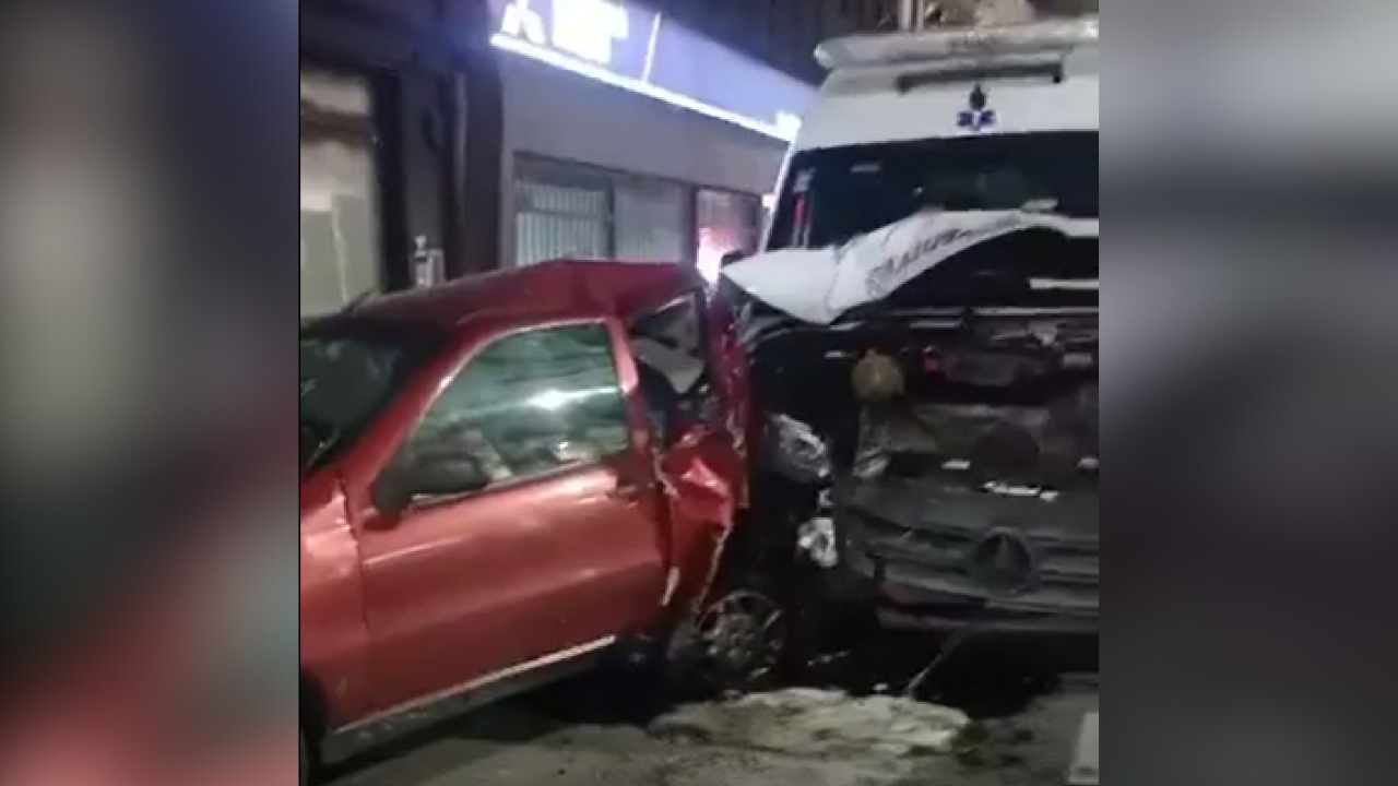 Ocurrió esta madrugada sobre avenida Córdoba, a la altura de Concepción Arenal. Un médico resultó herido e imputaron al chofer.