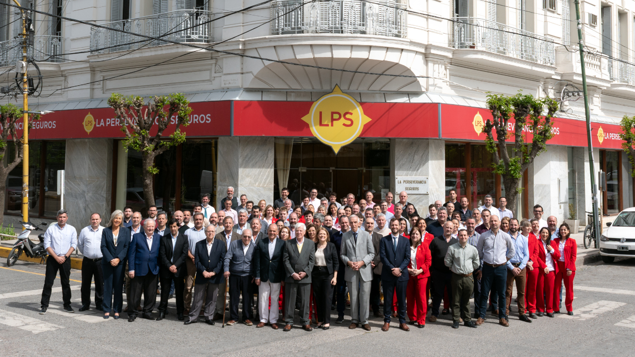 Para conmemorar su aniversario 120° se realizaron encuentros con PAS y miembros de la compañía que tiñeron la localidad de festejos.