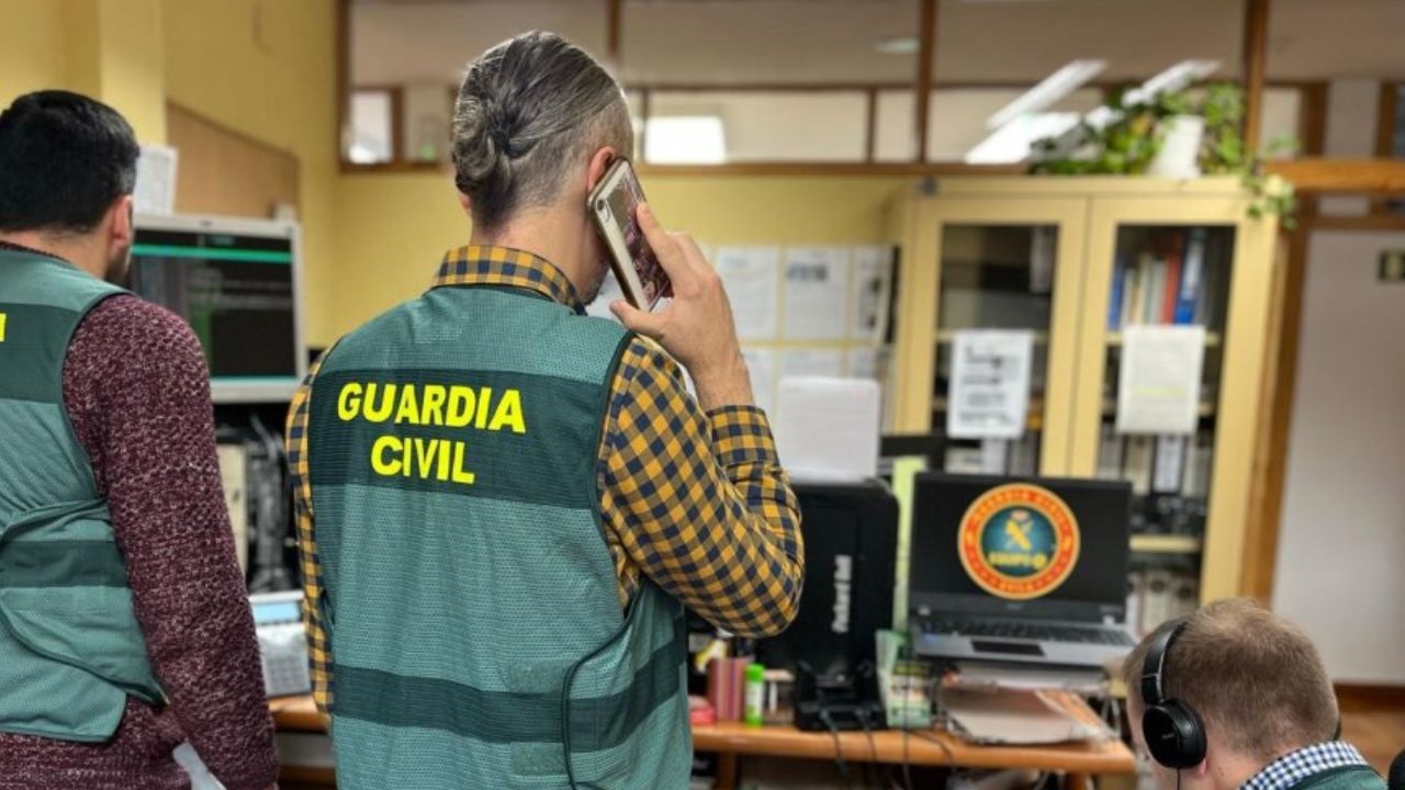 Debido a que no se descarta la aparición de nuevos casos, la Guardia Civil invita formalmente a denunciar a otros posibles afectados.