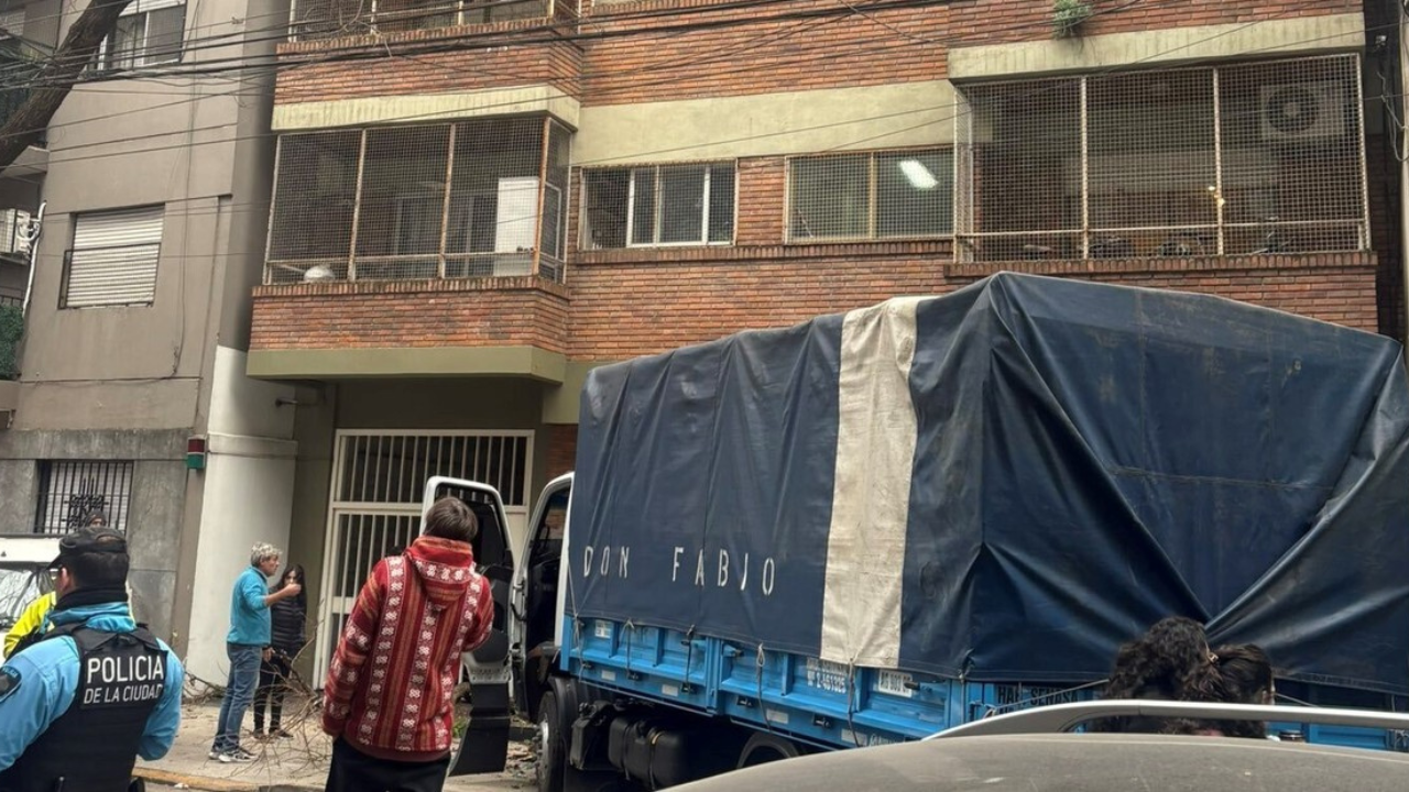 Fue en Agüero, entre Peña y Pacheco de Melo, en el barrio de Recoleta. Al conductor le faltaba una mano.