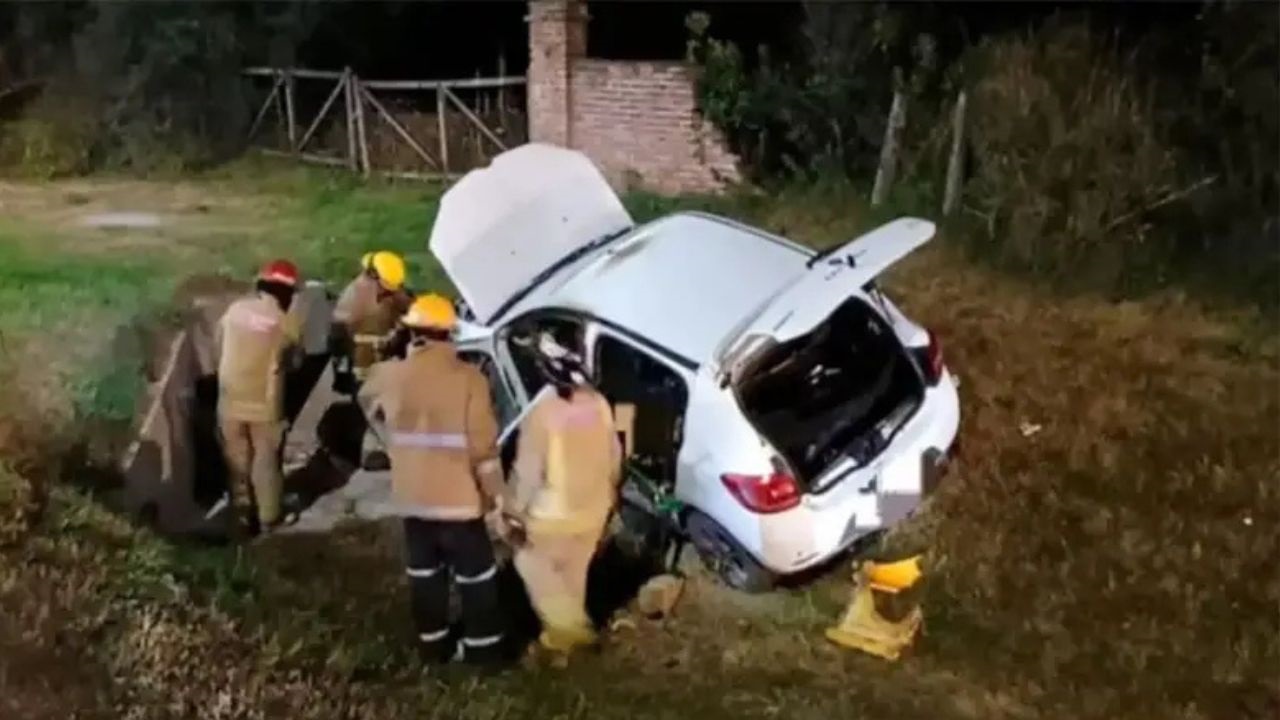 La mujer se encuentra internada en estado reservado en el Hospital del Quemado, en tanto, el conductor fue trasladado al Hospital Municipal de Unquillo.