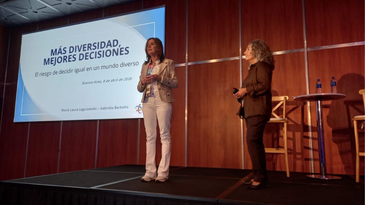 El Foro Ejecutivo de Mujeres en Seguros participó del evento que organiza AAPAS, con una charla reflexiva sobre el valor de la diversidad en la toma de decisiones en el sector.