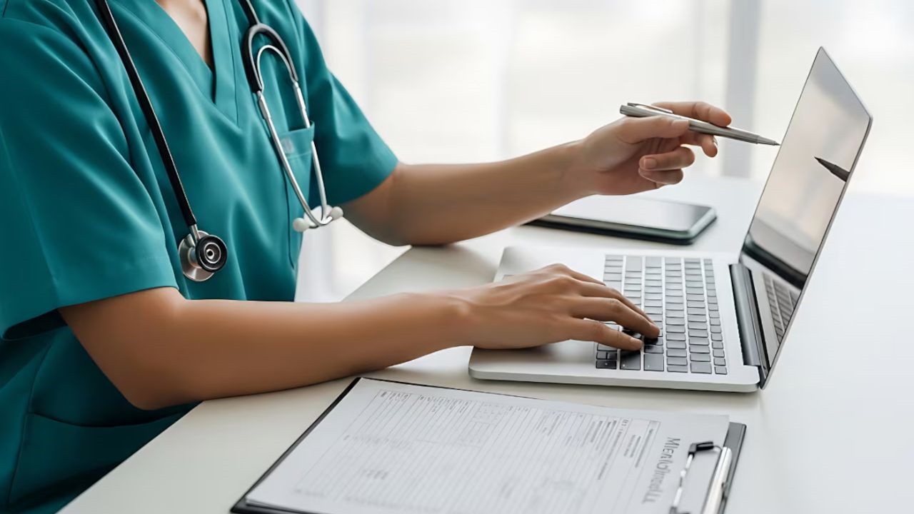 La Cámara de Apelación de Mercedes confirmó la responsabilidad del centro de salud por un informe equivocado que generó una severa angustia al paciente.