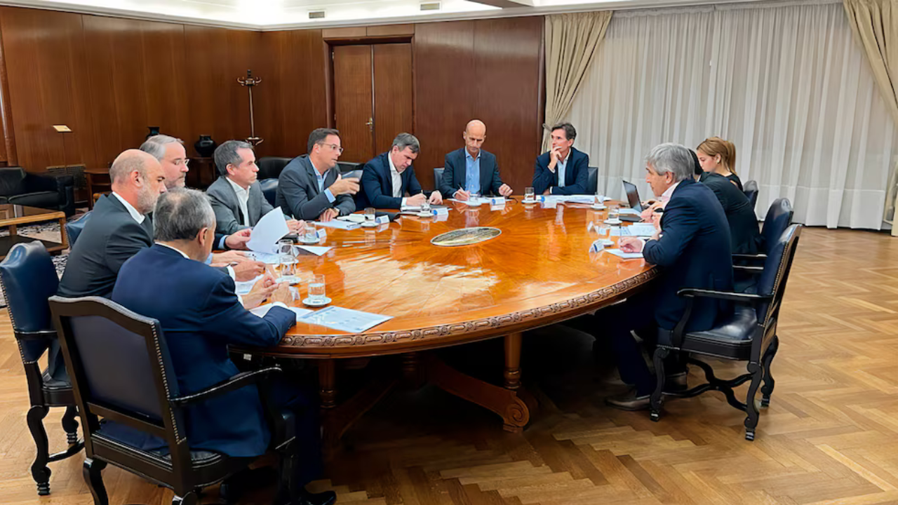 Los representantes de las principales terminales se reunieron con el ministro de Economía, Luis Caputo.