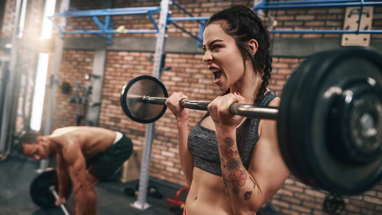 Deberá abonarle una suma por daño moral. Las clases y demás actividades en el local se desarrollaban casi todo el día, de lunes a sábado. Los reclamos por el volumen de la música venían desde el año 2018.