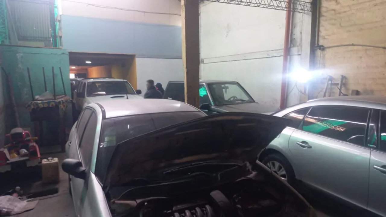 El fiscal Oscar Malla imputó a doce detenidos por “asociación ilícita con fines delictivos bajo la modalidad de sustracción de vehículos, comercialización y reducción de repuestos de autopartes”.