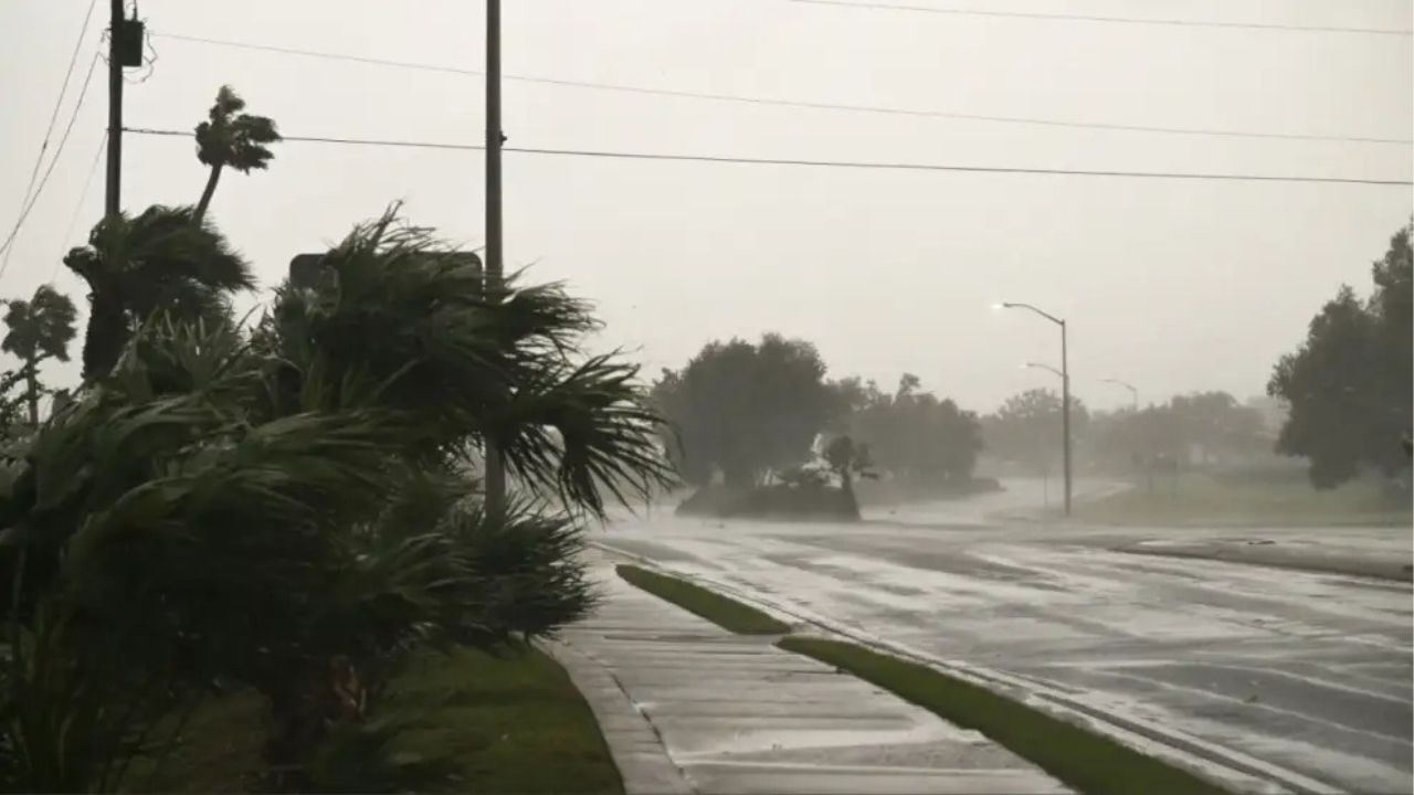 El huracán Isaias podría generar pérdidas aseguradas de entre 4.000 y 6.000 millones de dólares tras azotar la región del Panhandle de Florida como tormenta de categoría 2 el viernes 9 de octubre. La tormenta provocó vientos destructivos, marejadas ciclónicas e inundaciones en las comunidades de la costa norte del Golfo de México.