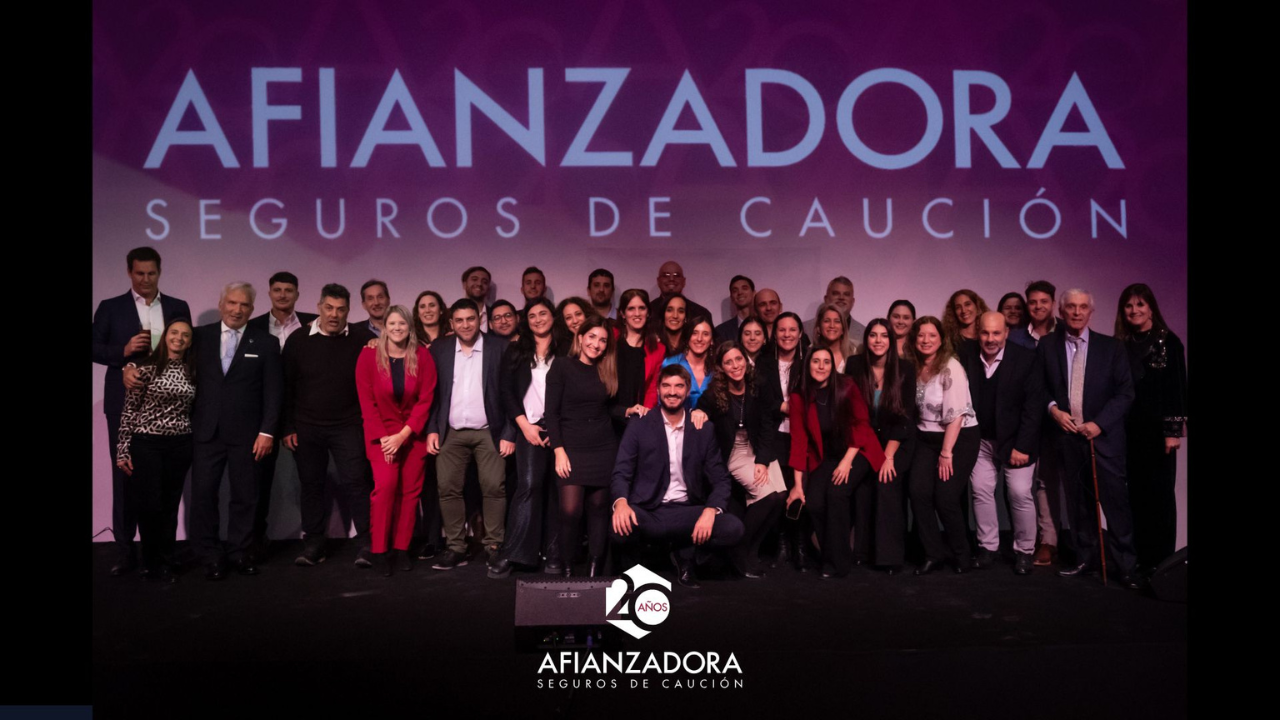 Este aniversario llega acompañado de un gran hito: la reciente obtención de la certificación como Empresa B, siendo la única compañía de seguros de Argentina en lograrlo.