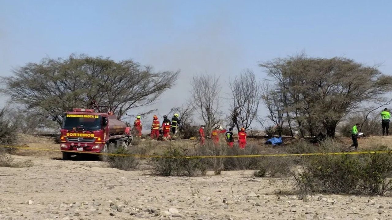 Trece personas, entre ellos once turistas de España, Italia y Alemania, murieron este sábado en Perú al estrellarse una avioneta que los llevaba a sobrevolar las famosas Líneas de Nazca por causas todavía desconocidas, en un accidente donde no hubo ningún sobreviviente.