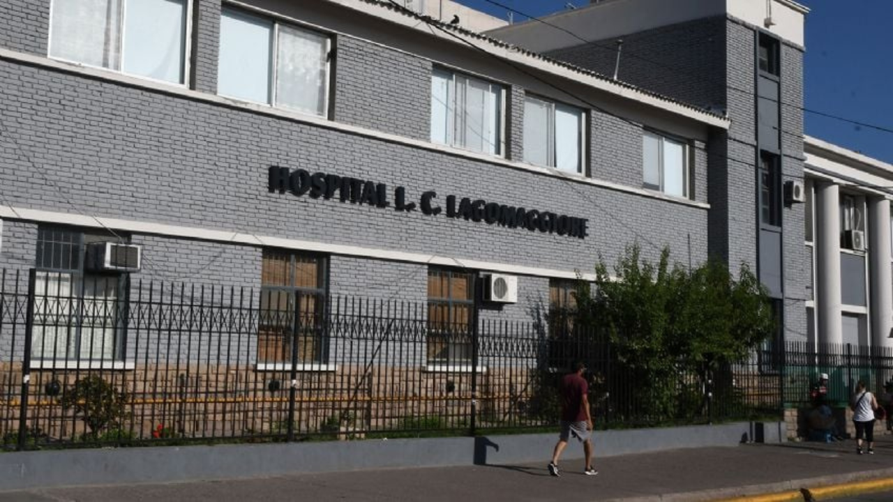 Un hombre murió este lunes en el Hospital Lagomaggiore luego de haber sufrido quemaduras en todo su cuerpo a raíz de un accidente sufrido en la panificadora en la que trabajaba en Las Heras.