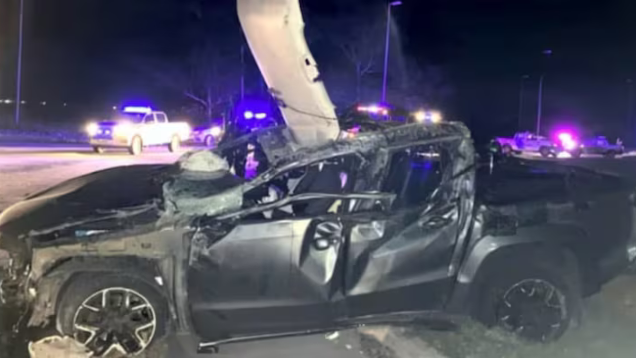 Ocurrió en el cruce de la Ruta 6 y la la Ruta Provincial 16, en la madrugada de este lunes. Los 8 implicados iban en una camioneta Amarok, cuyo conductor dio positivo de alcoholemia.