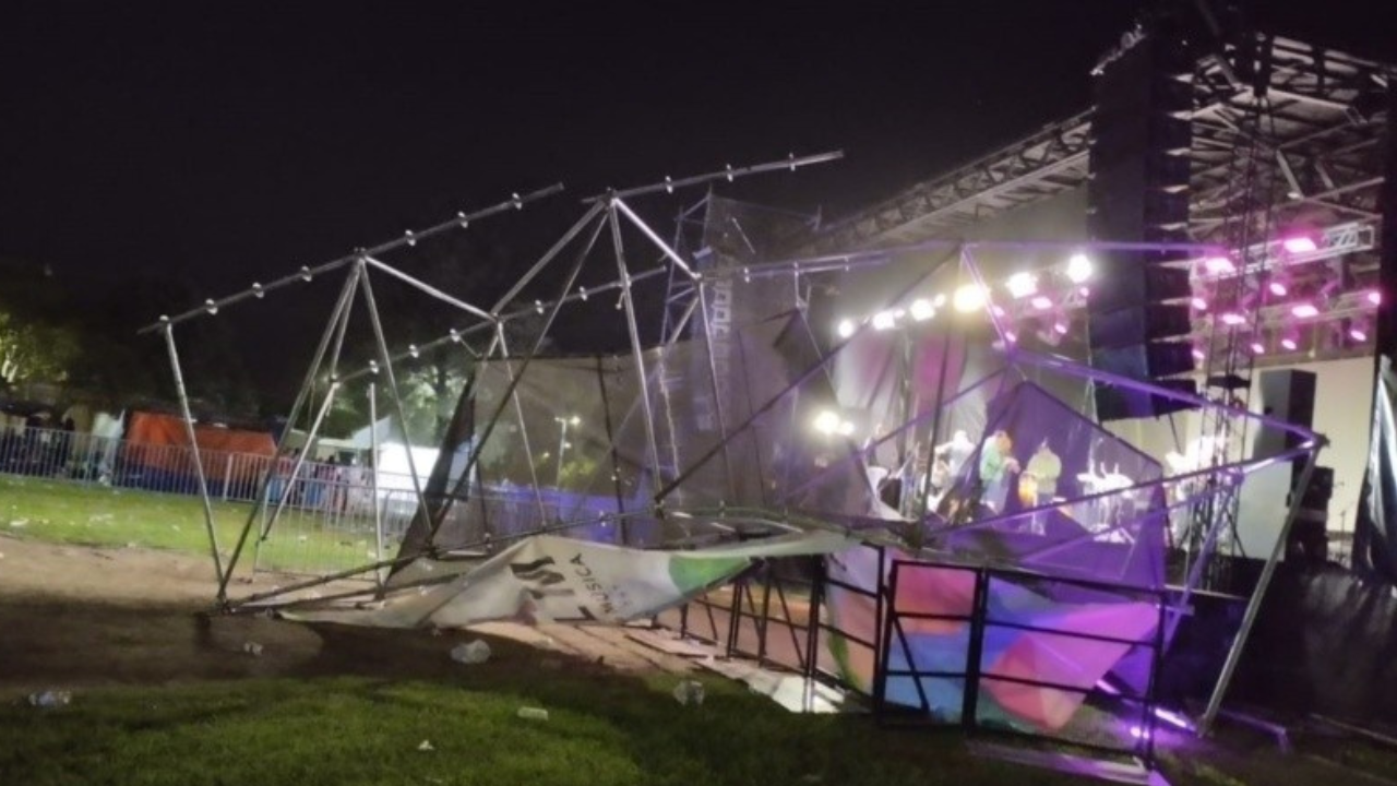 Ocurrió este sábado a la noche mientras se desarrollaba la Fiesta Nacional de la Música en Wheelwright. La víctima de 73 años era una vecina de esa localidad cercana a Hughes y al límite con provincia de Buenos Aires. Hubo otras personas lesionadas aunque fuera de peligro. La comuna declaró duelo y suspendió todas las actividades programadas para este domingo.