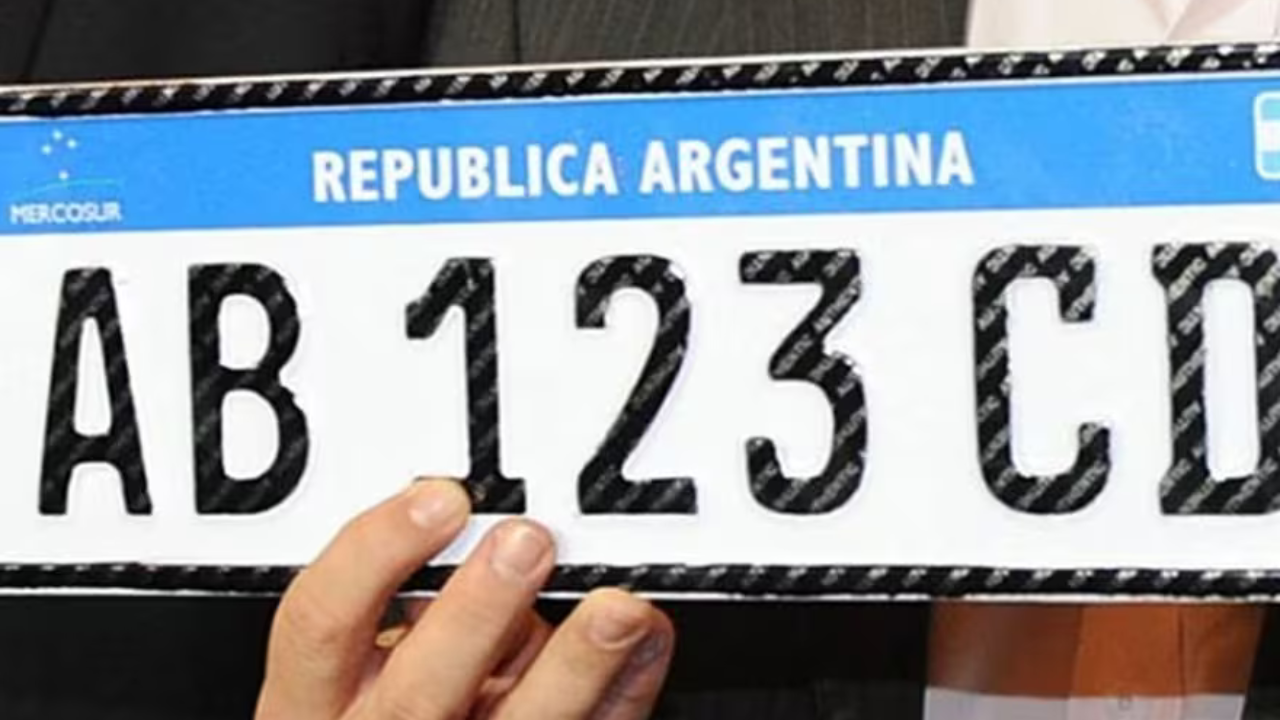 El ministro de Justicia, Mariano Cúneo Libarona, anticipó que la idea es que la reforma en los registros del automotor incluya también una patente de por vida para cada dueño de un auto; cómo funcionaría.