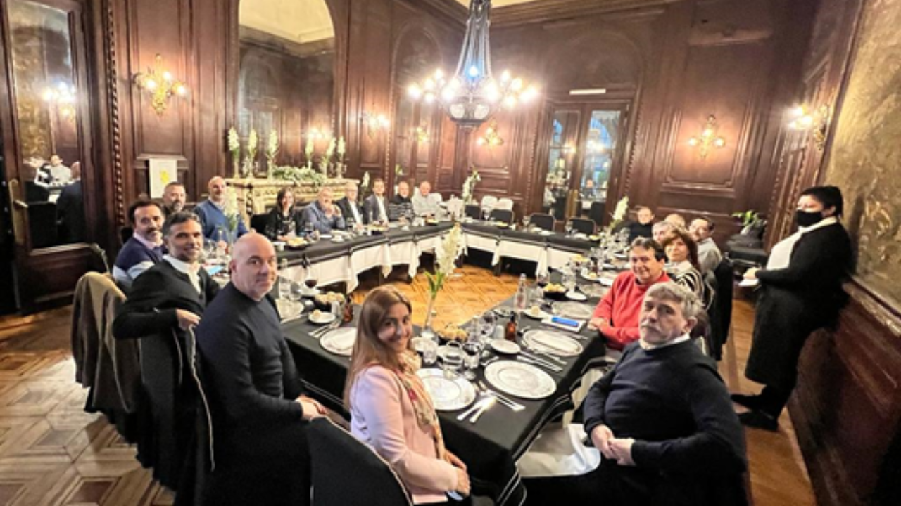 La Asociación Argentina de Productores Asesores de Seguros organizó un almuerzo junto a la prensa especializada del sector en el emblemático Club Del Progreso de la Ciudad de Buenos Aires.