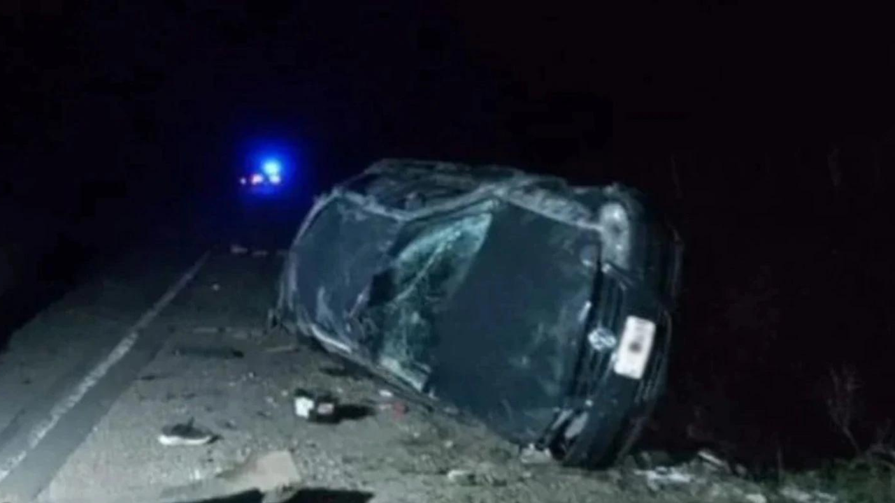 El conductor y la copiloto murieron por el impacto. Los otros dos pasajeros que viajaban en el vehículo quedaron internados con lesiones menores, pero en estado de shock.
