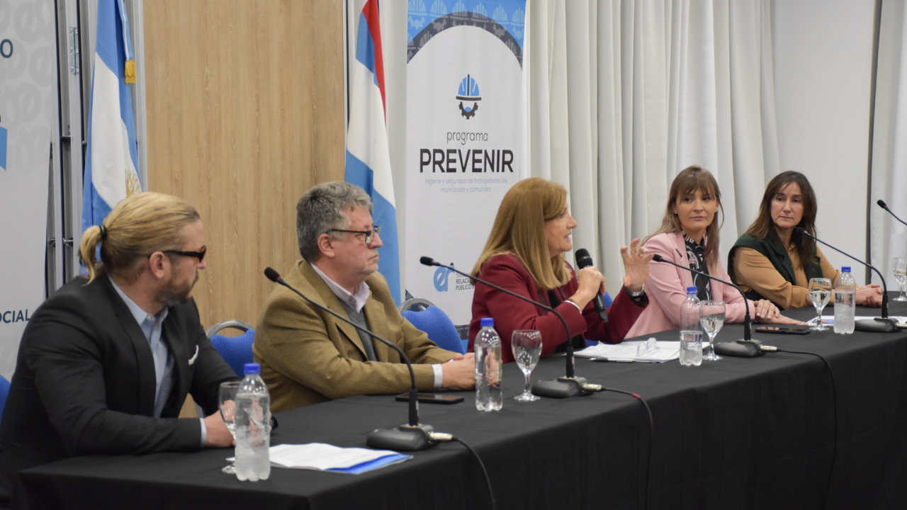 El Programa Prevenir fue creado por Entre Ríos e incluye financiamiento y capacitación de elementos de protección de higiene y seguridad, para trabajadoras y trabajadores de los municipios y comunas...