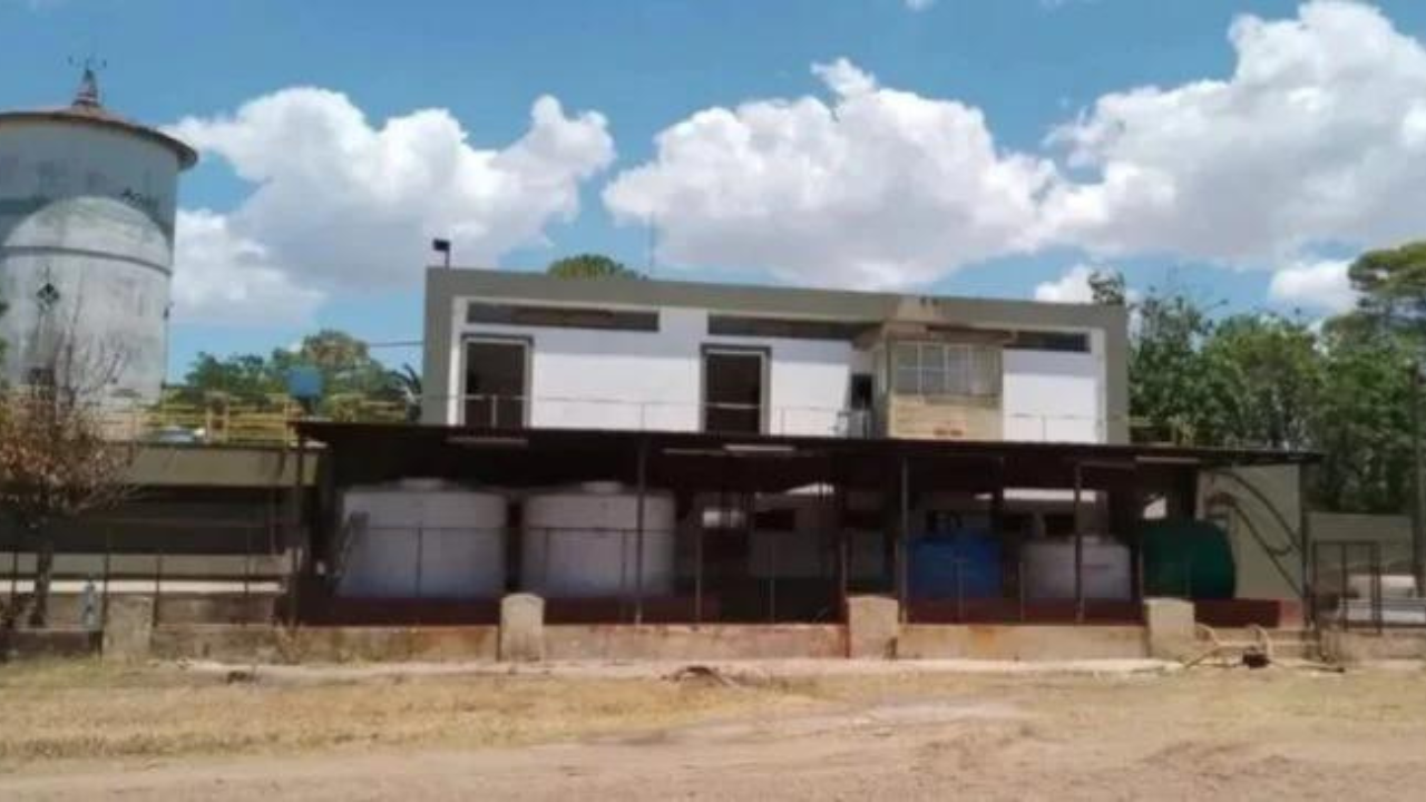 El hecho ocurrió en la planta de almacenaje de químicos de la empresa Aguas de Corrientes SA en Monte Caseros, ubicada al sureste de la provincia de Corrientes...