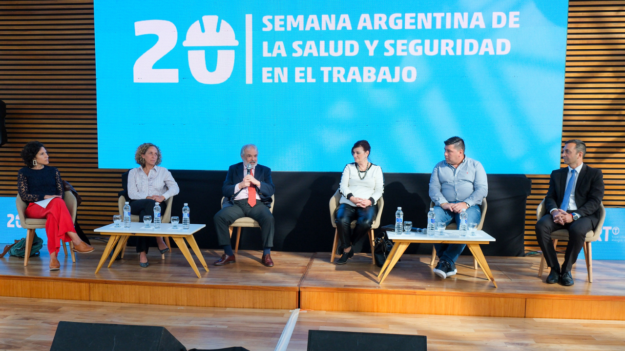 El cierre del evento contó con la participación de la ministra de Trabajo de la Nación, Raquel Kelly Olmos, el superintendente de Riesgos del Trabajo, Enrique Cossio, entre otros...