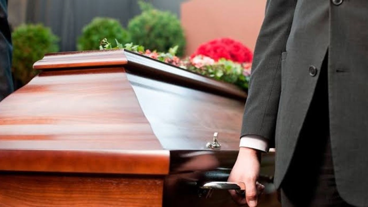Las aseguradoras se ocupan del servicio fúnebre y pueden prestar servicios como asesoría legal, apoyo psicológico o la gestión del fin de la vida digital.