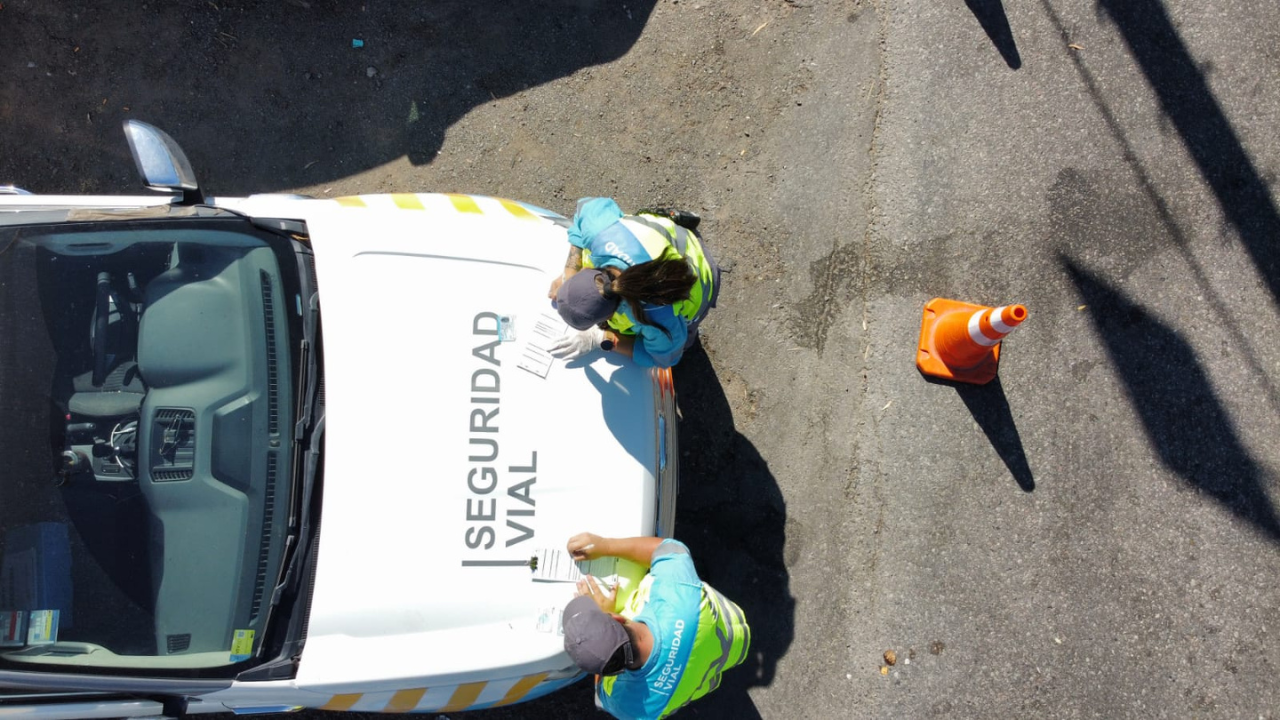 Viajaban alcoholizados, con sus hijos atrás y decenas de km por delante. Los controles de la ANSV en la RN9 los frenaron antes de que terminara en tragedia.